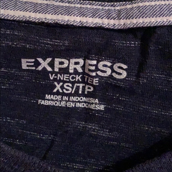 Young men’s Express v-neck T-shirt - Picture 2 of 2